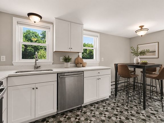 5th image of 255 Arlington St #12A