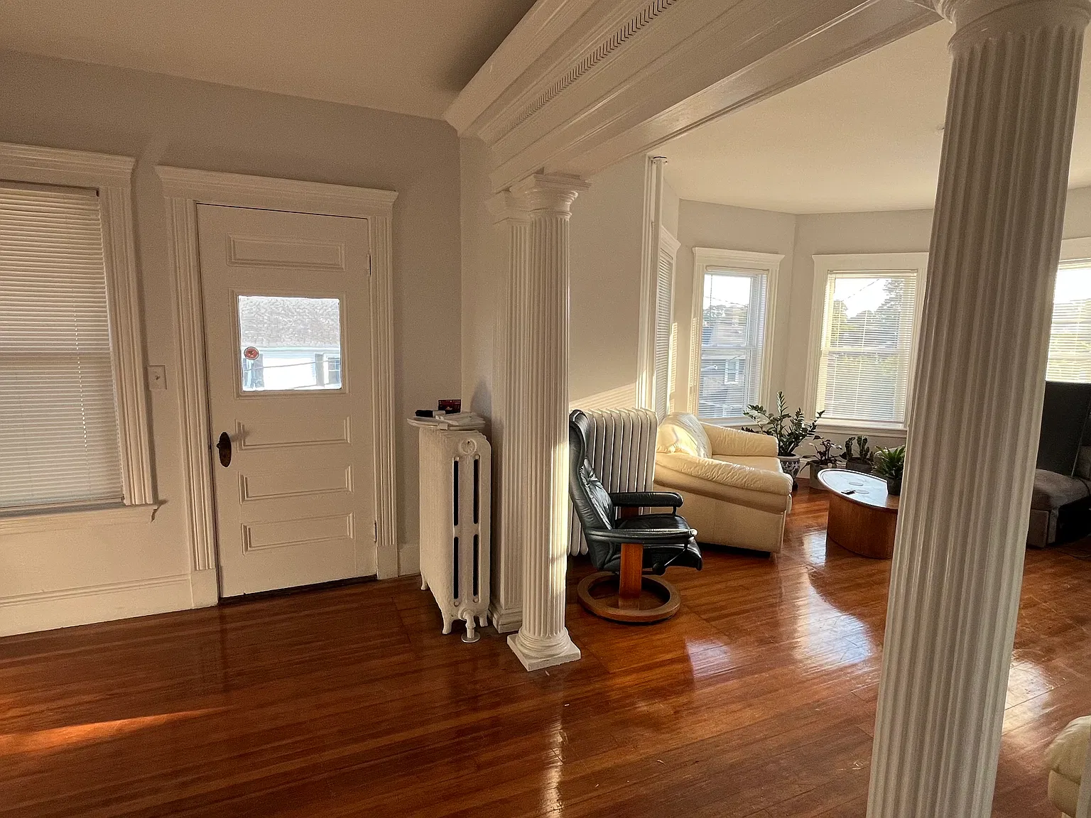 3 bed, 1200 sqft, $3,300 — Photo 3
