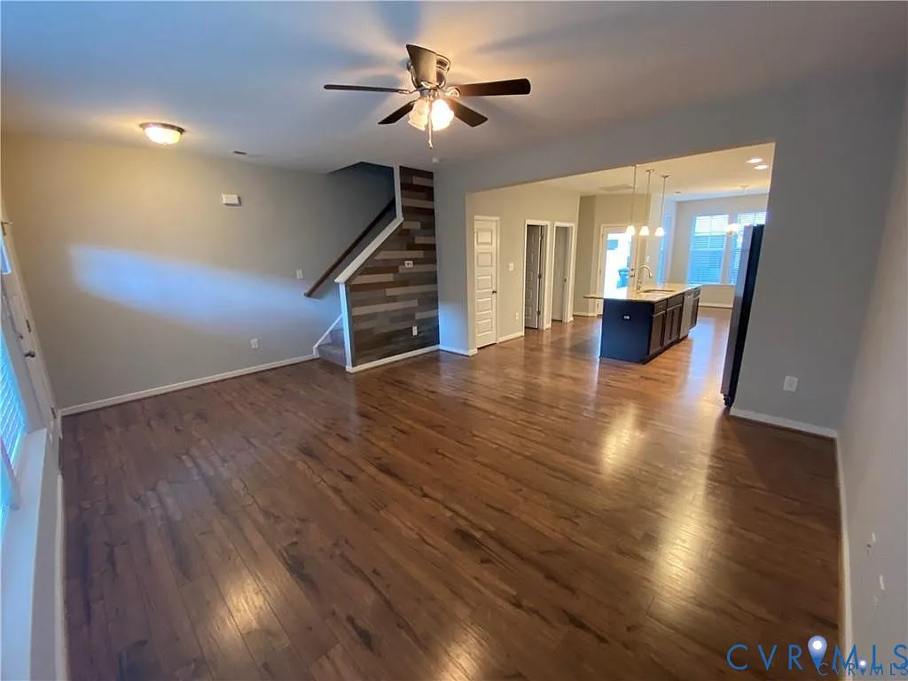 4 bed, 3.5 bath, 1902 sqft, $2,600 — Photo 2