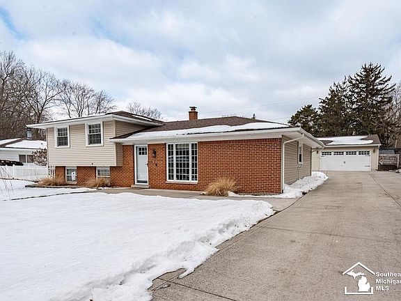 2nd image of 3714 Ridgedale Ln