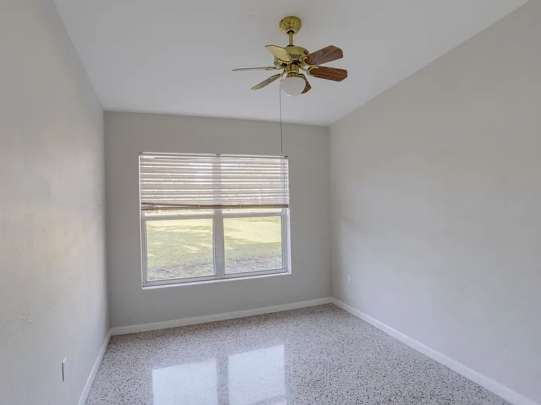 434 E Esther St — Photo 12