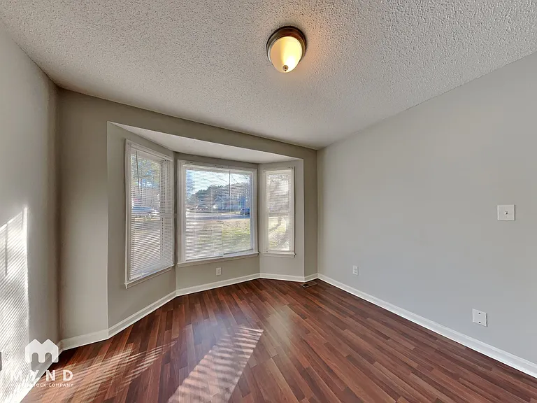 904 Estelle Ct — Photo 11
