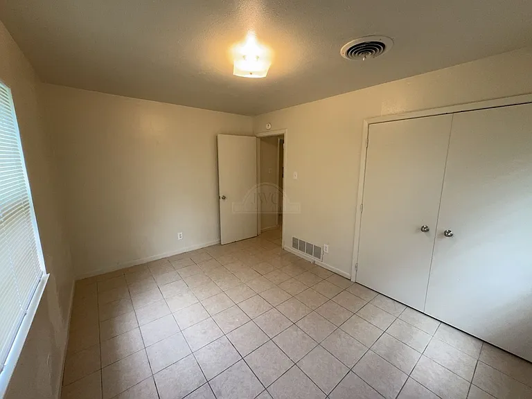 1214 Valentine St — Photo 9