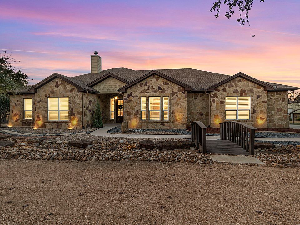 1st image of 200 Longhorn Oaks