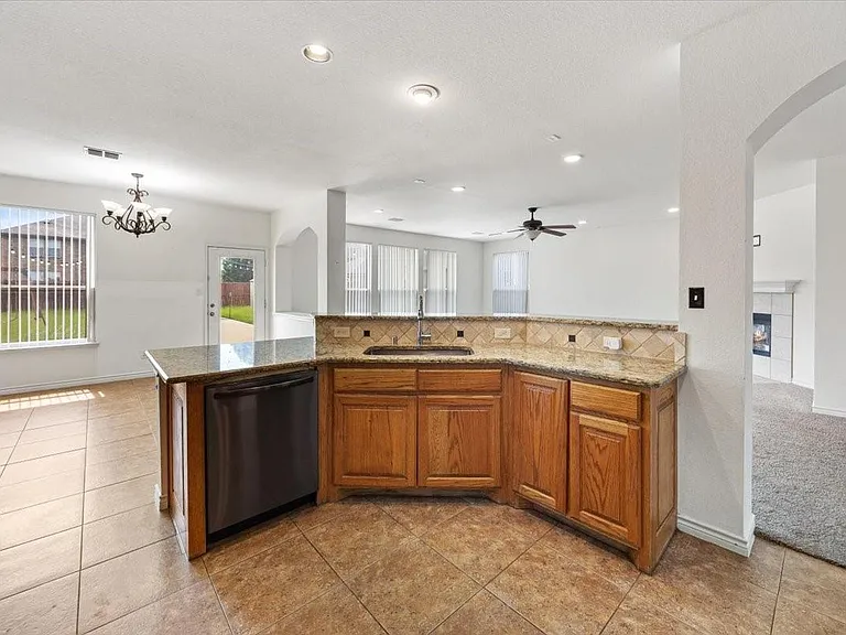 7704 Labrador Dr — Photo 32