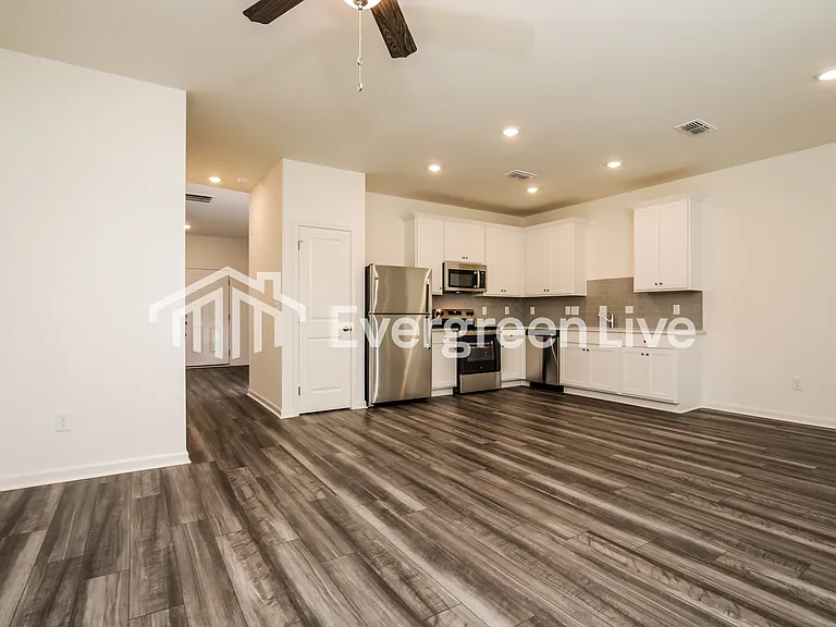 1408 Solace Way — Photo 3