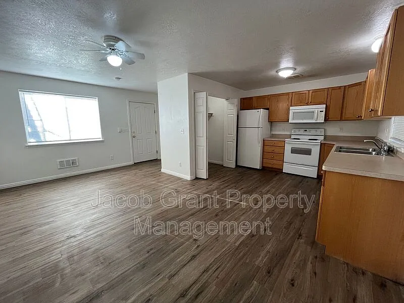 2 bed, 1.0 bath, 850 sqft, $950 — Photo 3