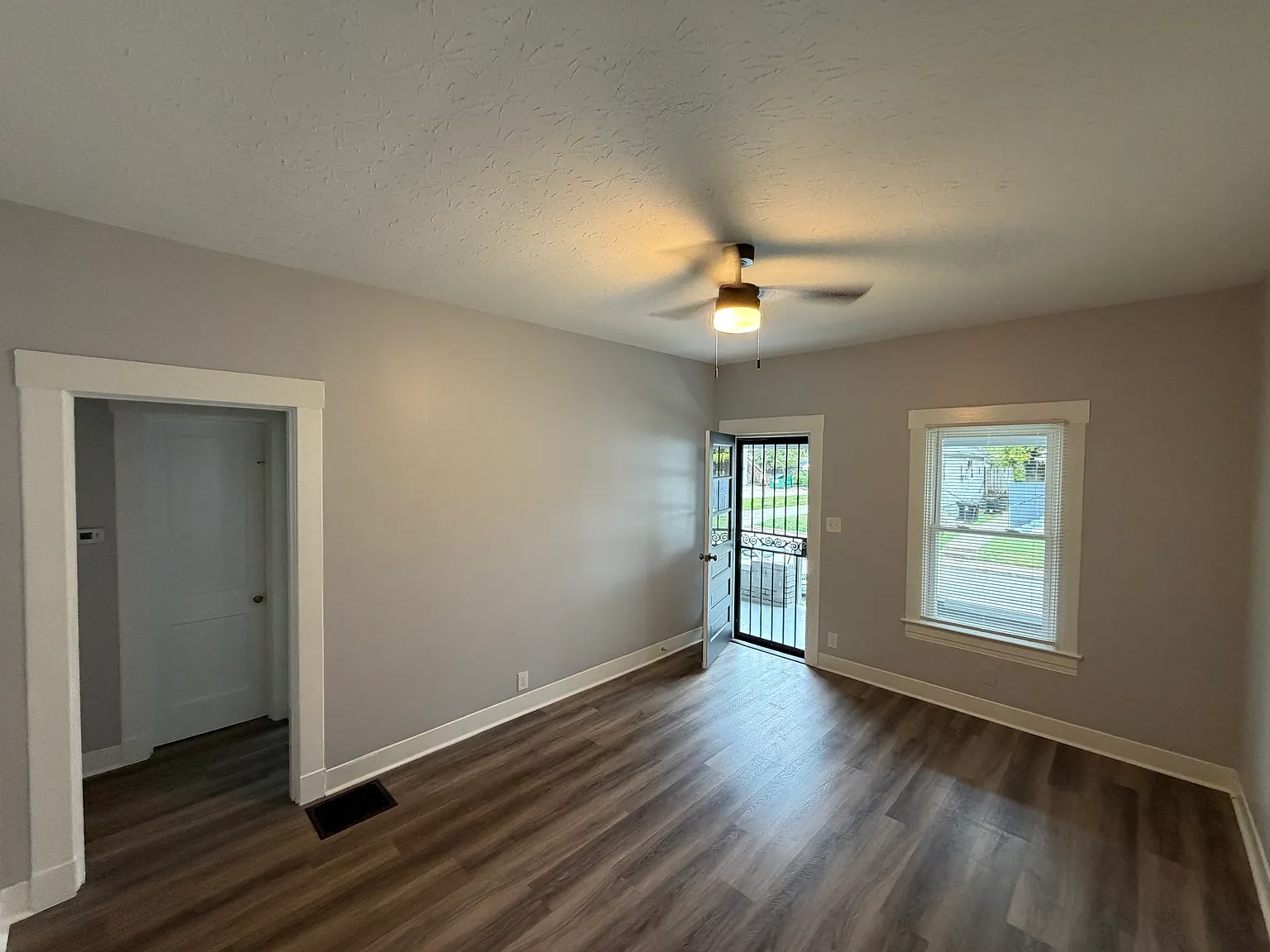 3 bed, 1300 sqft, $1,375 — Photo 4