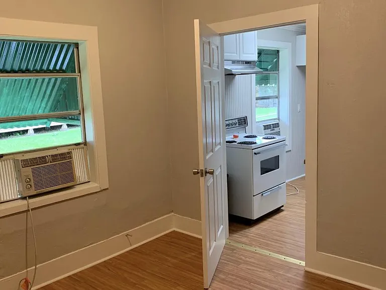 426 Cleveland St — Photo 5