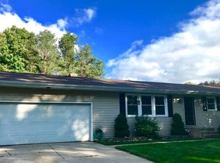 5060 Wickham Dr, Norton Shores, MI 49441