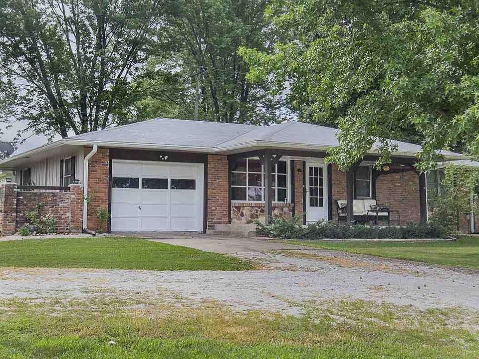1st image of 214 Crescent Dr