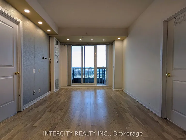 9201 Yonge St #1602 — Photo 6