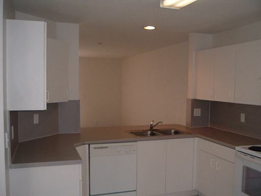 4th image of 988 Summit Lake Dr #1