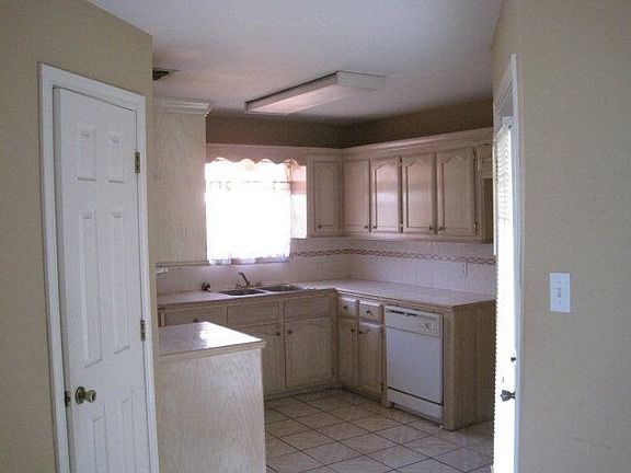 4th image of 1904 W Mimosa Dr