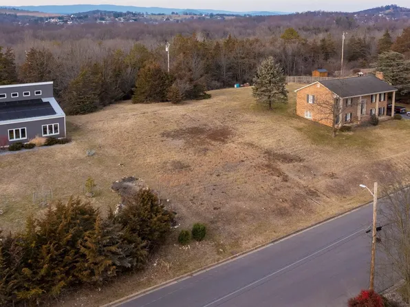 1141 S Dogwood Dr, Harrisonburg, VA 22801