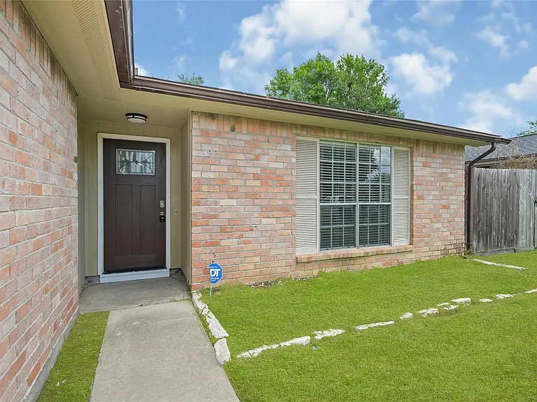 7310 Kite Hill Dr — Photo 3