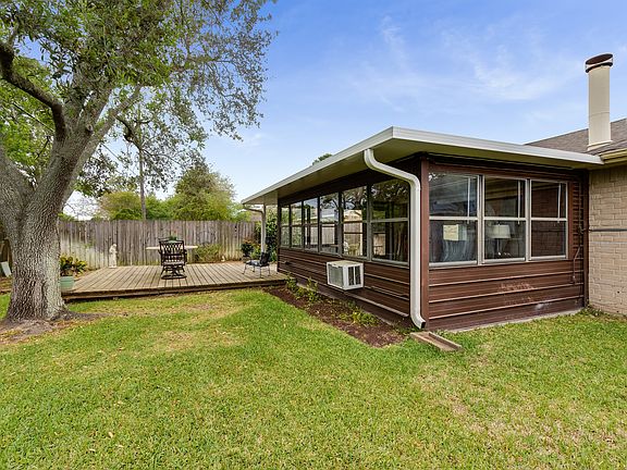 3rd image of 2926 S Peach Hollow Cir