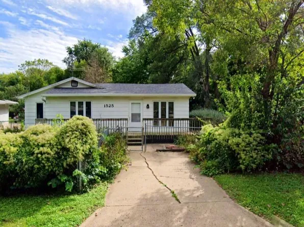 1525 E Lacona Ave, Des Moines, IA 50320