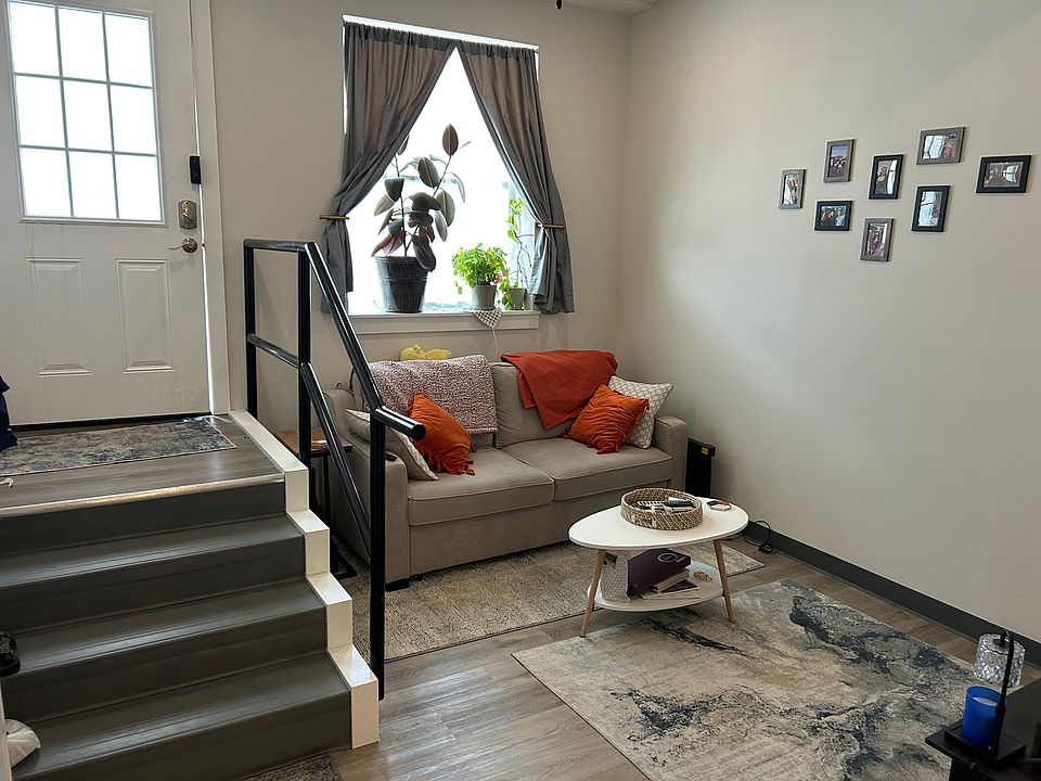 1st image of 224 Hall St Unit 3