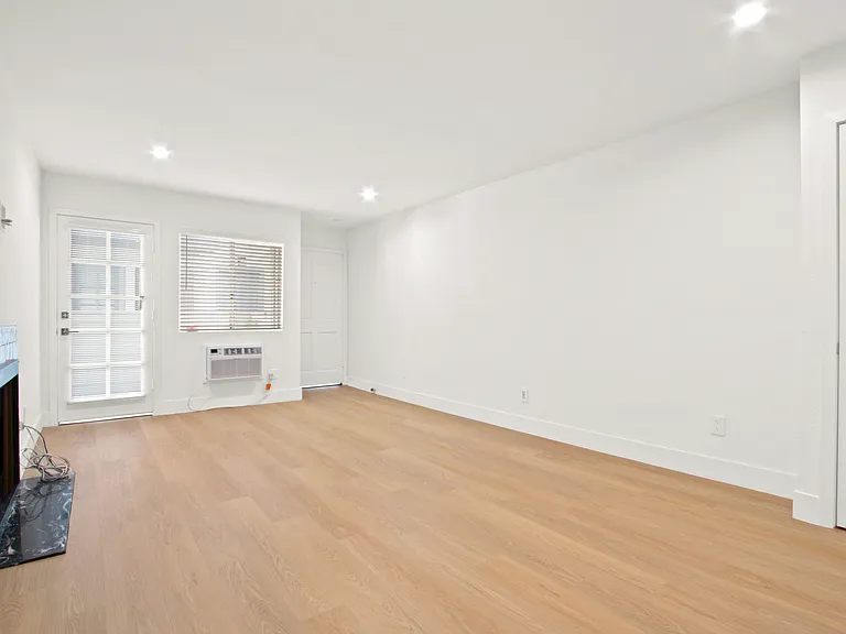 11737 Courtleigh Dr. — Photo 27