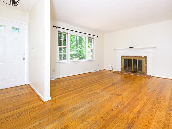 4th image of 180 Lamont Cir