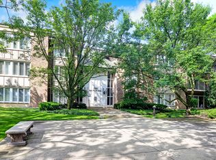 2 Oak Brook Club Dr APT C102, Oak Brook, IL 60523