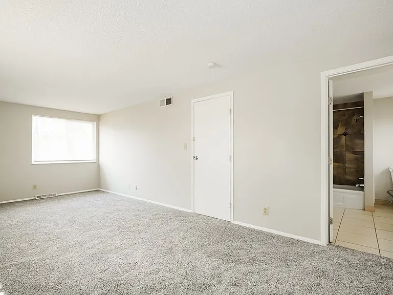 2422 Salem Ave — Photo 13