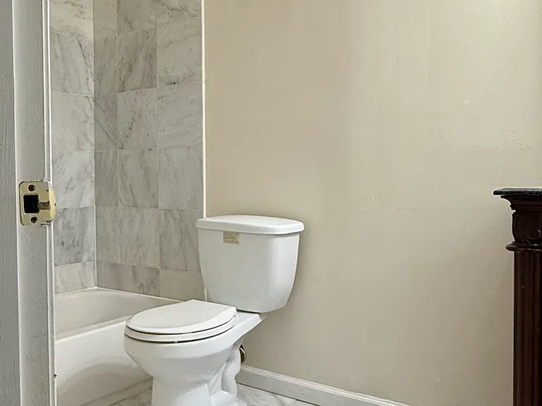 Master Bathroom - Upper Level