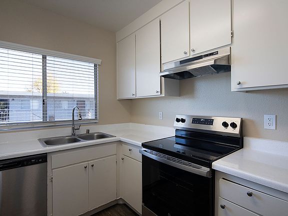 4th image of 1386 Oakdale Ave #1390