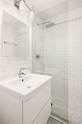 5th image of 120 Central Park S APT 12C