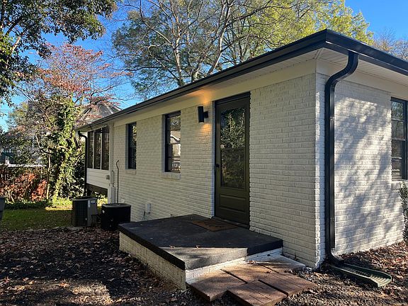 Entrance to 1221 Lilac Road