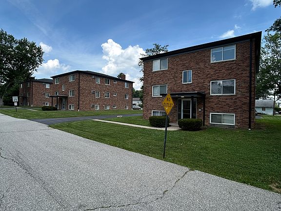 2nd image of 848 Youngs Ln APT 4