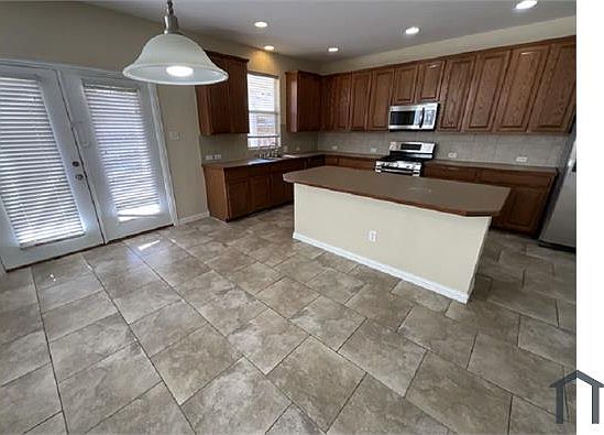 4th image of 1720 Kittyhawk Dr