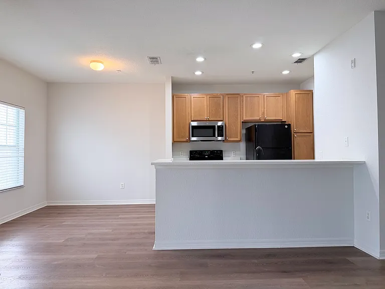 2334 Grand Central Pkwy #17 — Photo 9