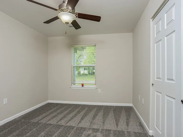 1620 Beverly Dr — Photo 2