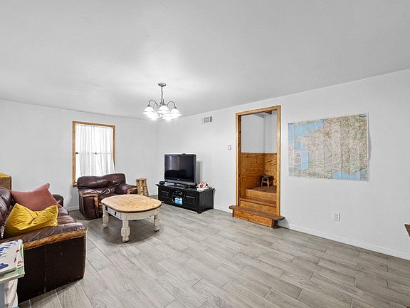 5th image of 376 Jones Rd