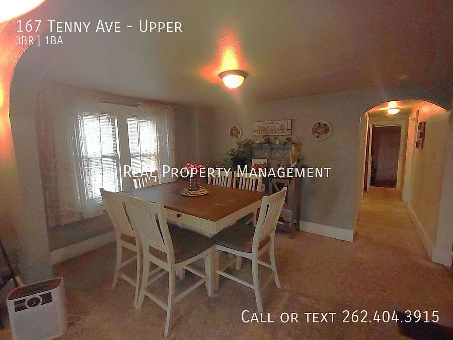 Spacious 3-Bedroom Upper Unit with Large Balcony & Garage Parking Waukesha! Near Carroll College — Photo 4