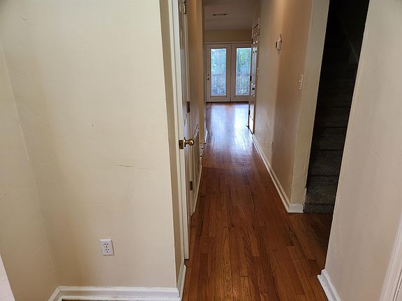 2nd image of 528 Collinsford Rd