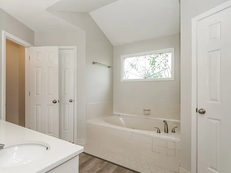 7308 Schilling Cv E — Photo 10