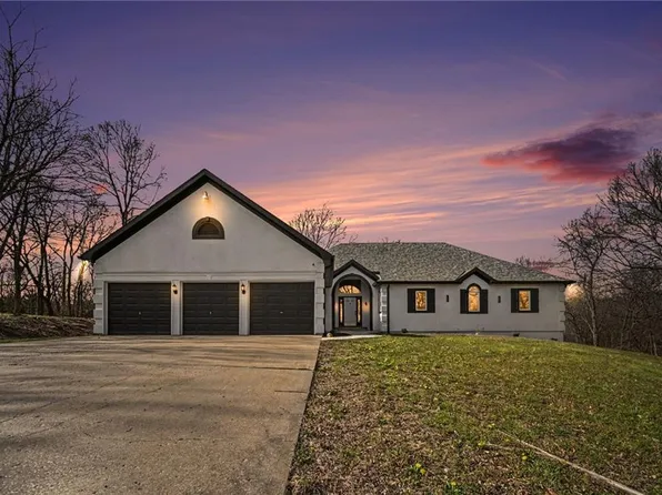 1619 Sunrise Dr, Smithville, MO 64089