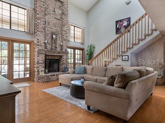2nd image of 212 Shady Oaks Cir