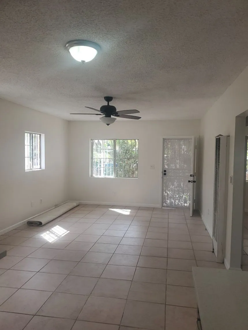 3 bed, 850 sqft, $3,000 — Photo 4