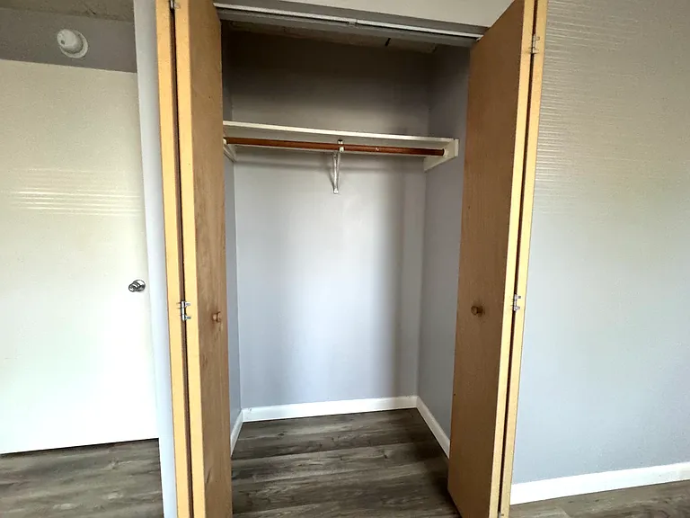 118 E Chestnut St Apt 7 - Back Bedroom Closet