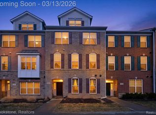 2721 S Spurway Dr, Ann Arbor, MI