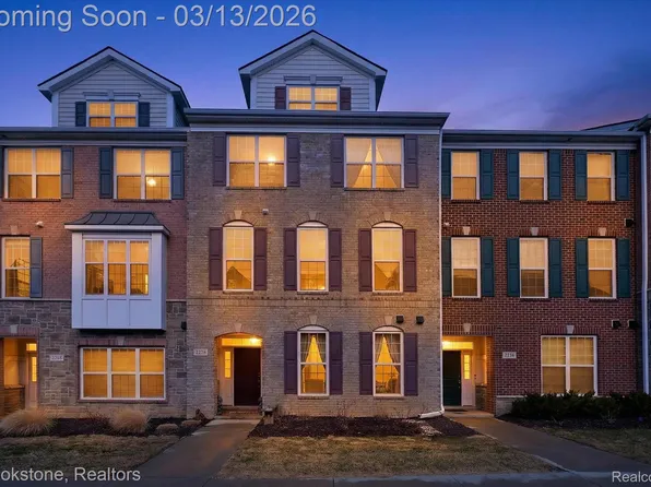 2721 S Spurway Dr, Ann Arbor, MI 48105