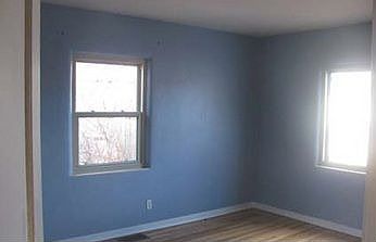3rd image of 911 Iowa Ave