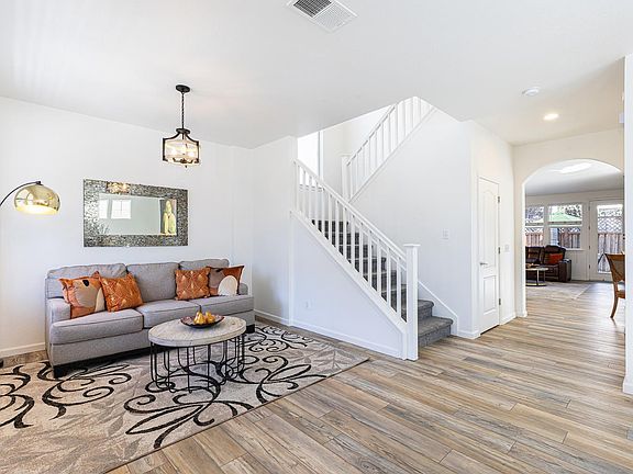 2nd image of 930 Langeburg Street