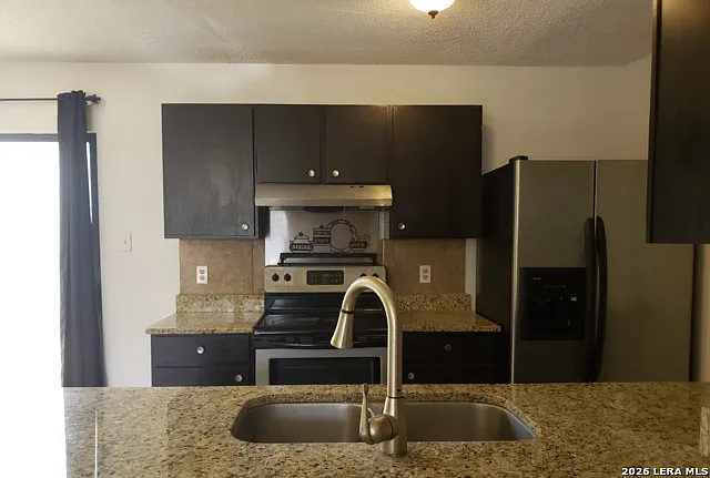 3 bed, 2.0 bath, 1111 sqft, $1,600 — Photo 4