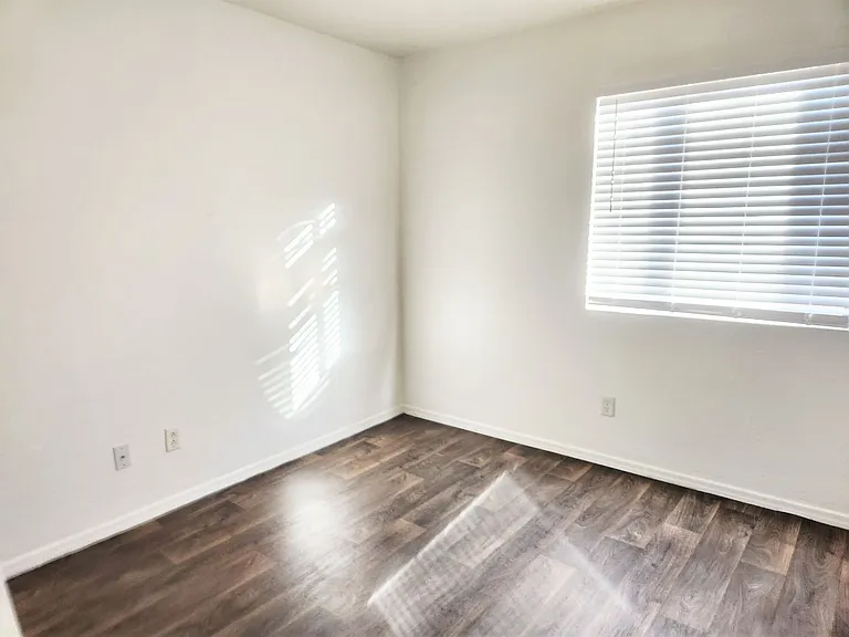 12574 W Lisbon Ln — Photo 19