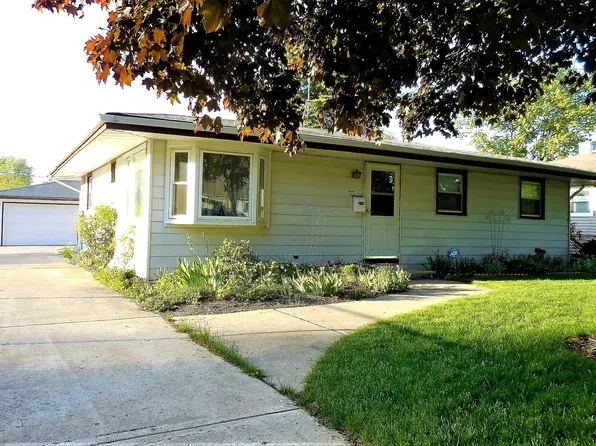 918 Barnhart Ct, Zion, IL 60099